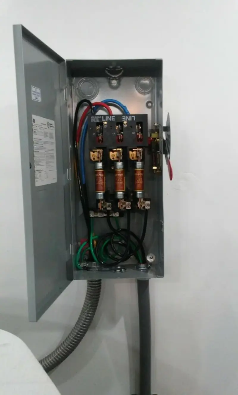 Three-phase disconnect switch installed for Smoke Detector Installation in Zachary
